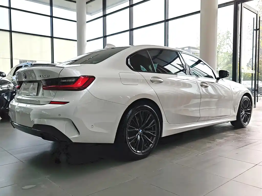 BMW 3 Series фото 5