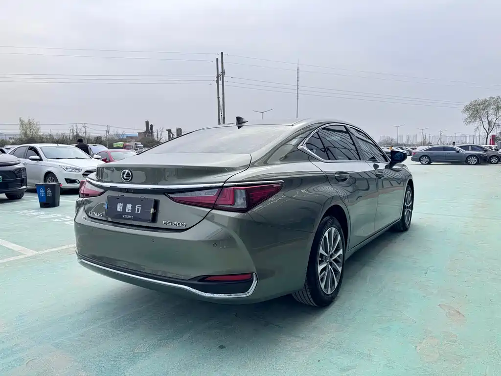 Lexus ES фото 7