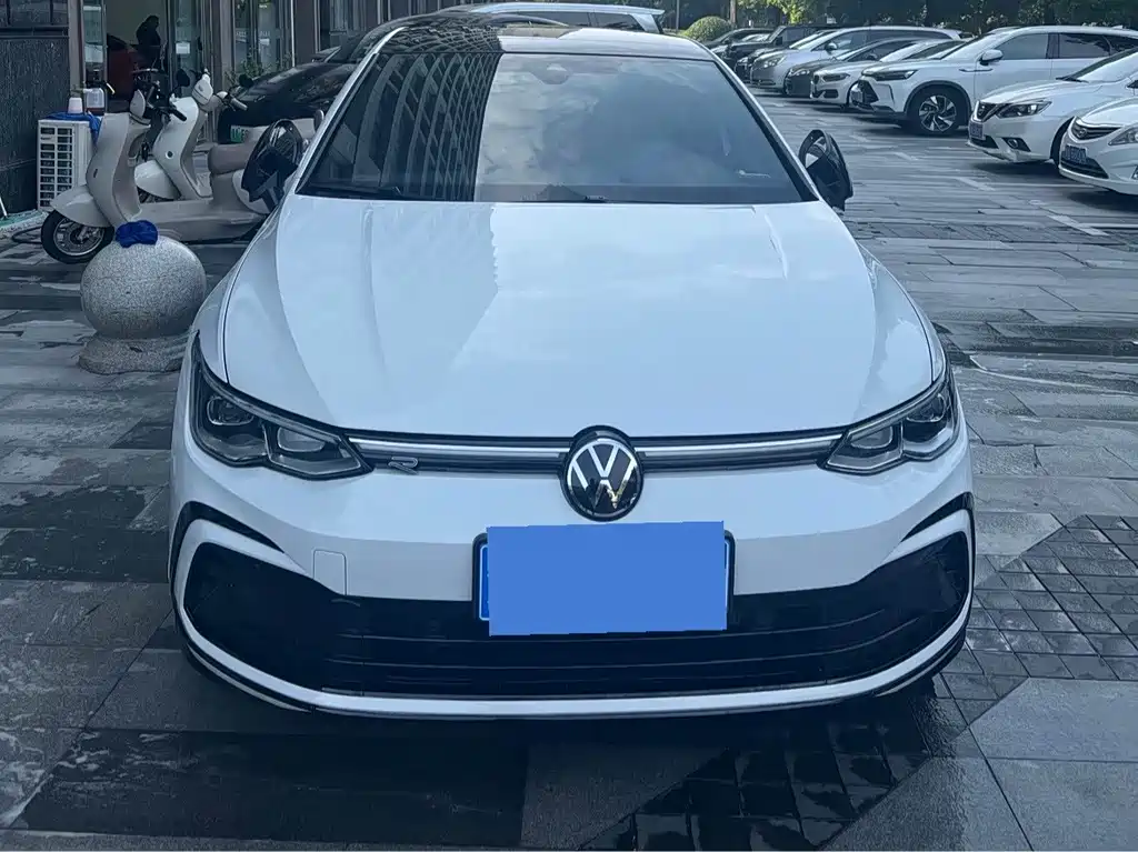 Volkswagen Golf 2022 — фото автомобиля