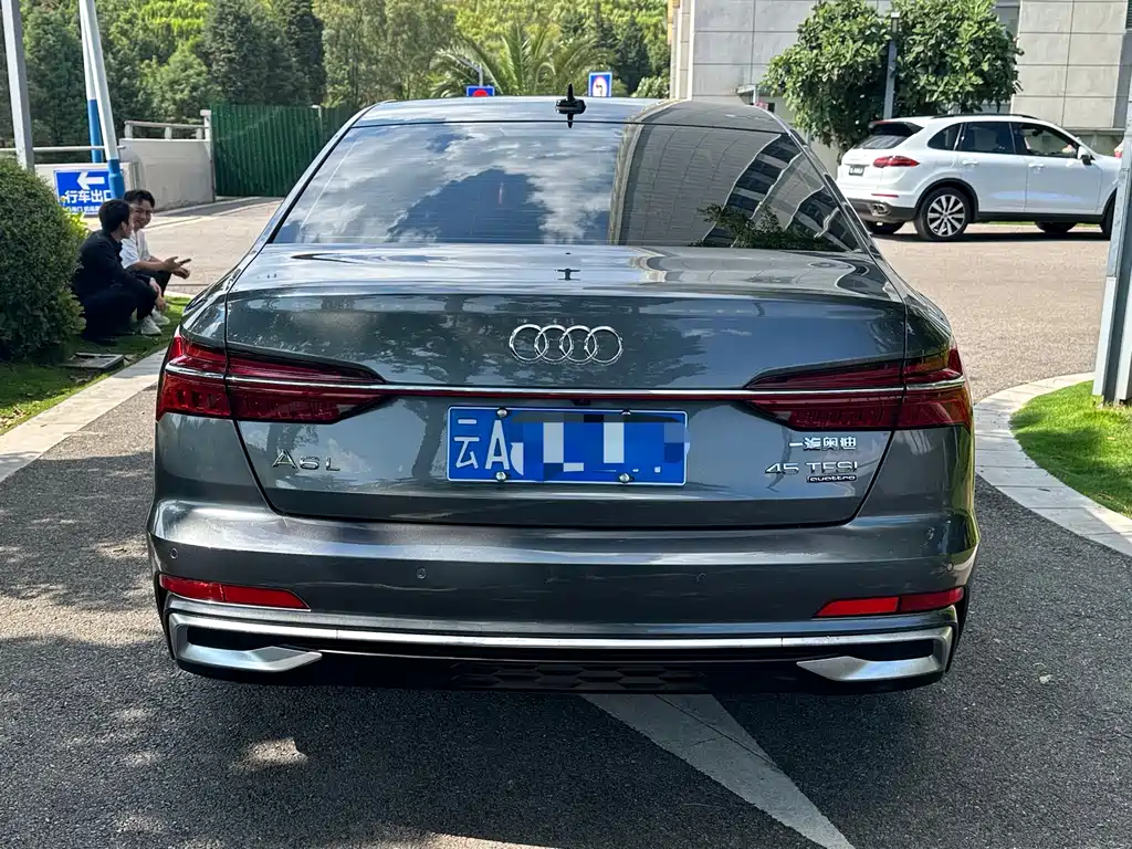 Audi A6L фото 5