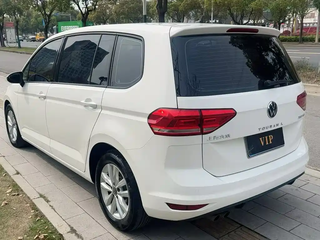 Volkswagen Touran фото 9