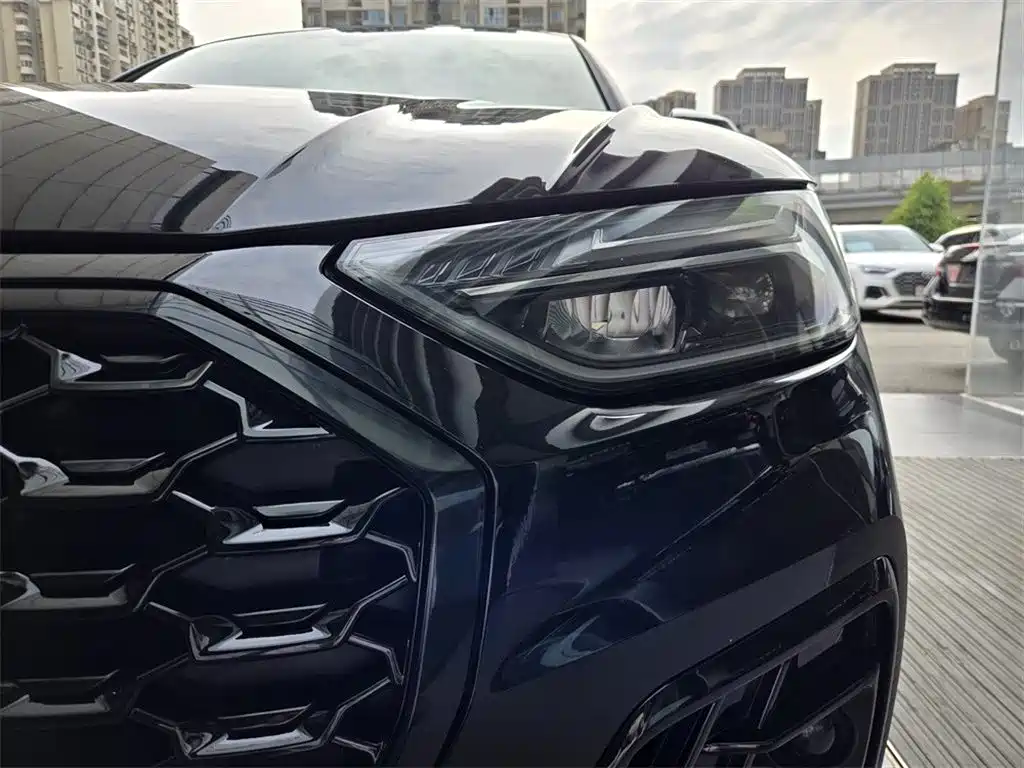 Audi Q5L Sportback фото 12