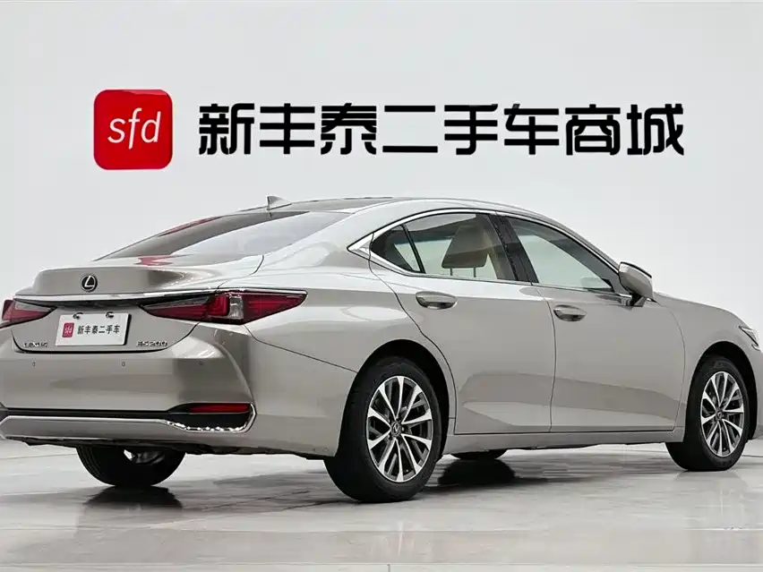 Lexus ES фото 5