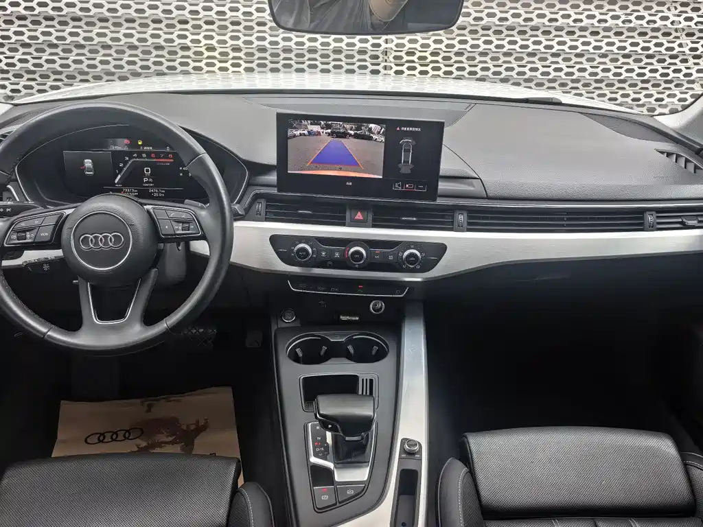 Audi A4L фото 4