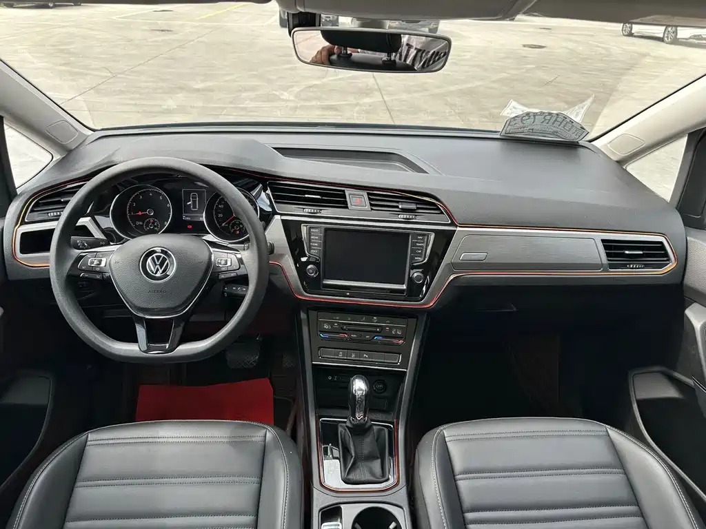 Volkswagen Touran фото 11