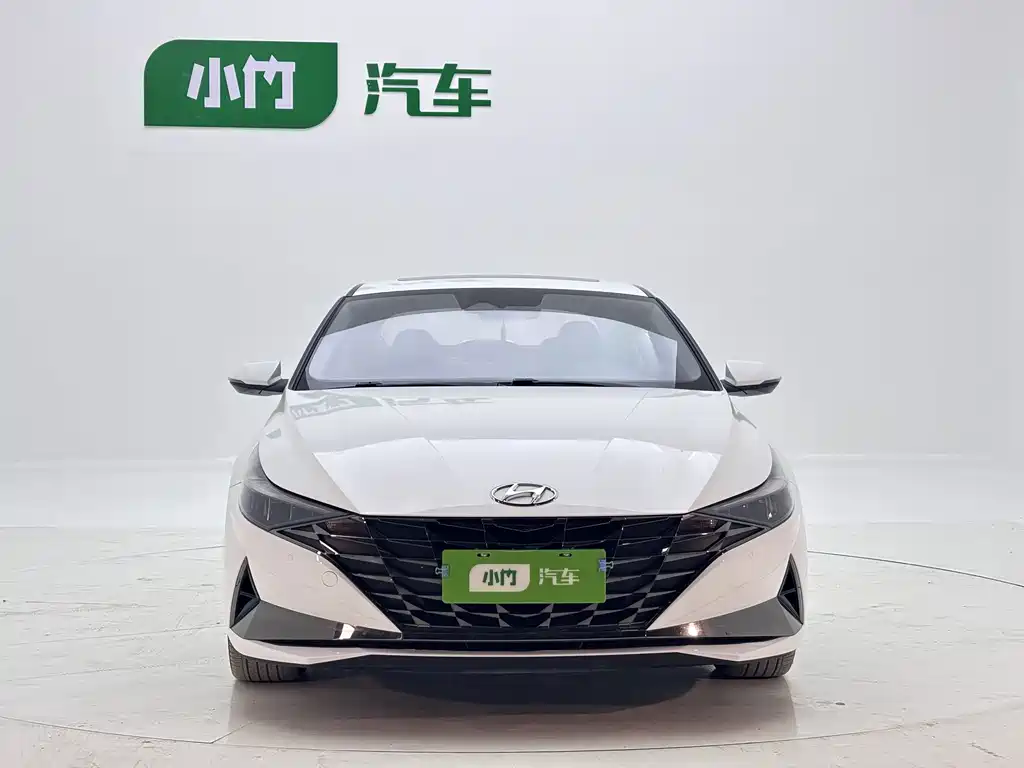 Hyundai Elantra фото 2