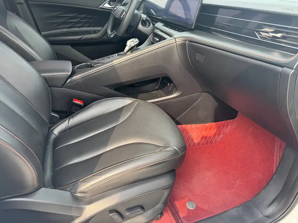 Roewe RX5 фото 11