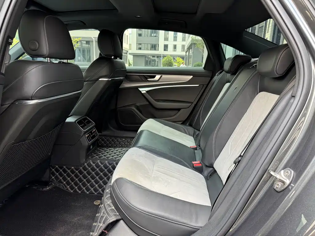 Audi A6L фото 6