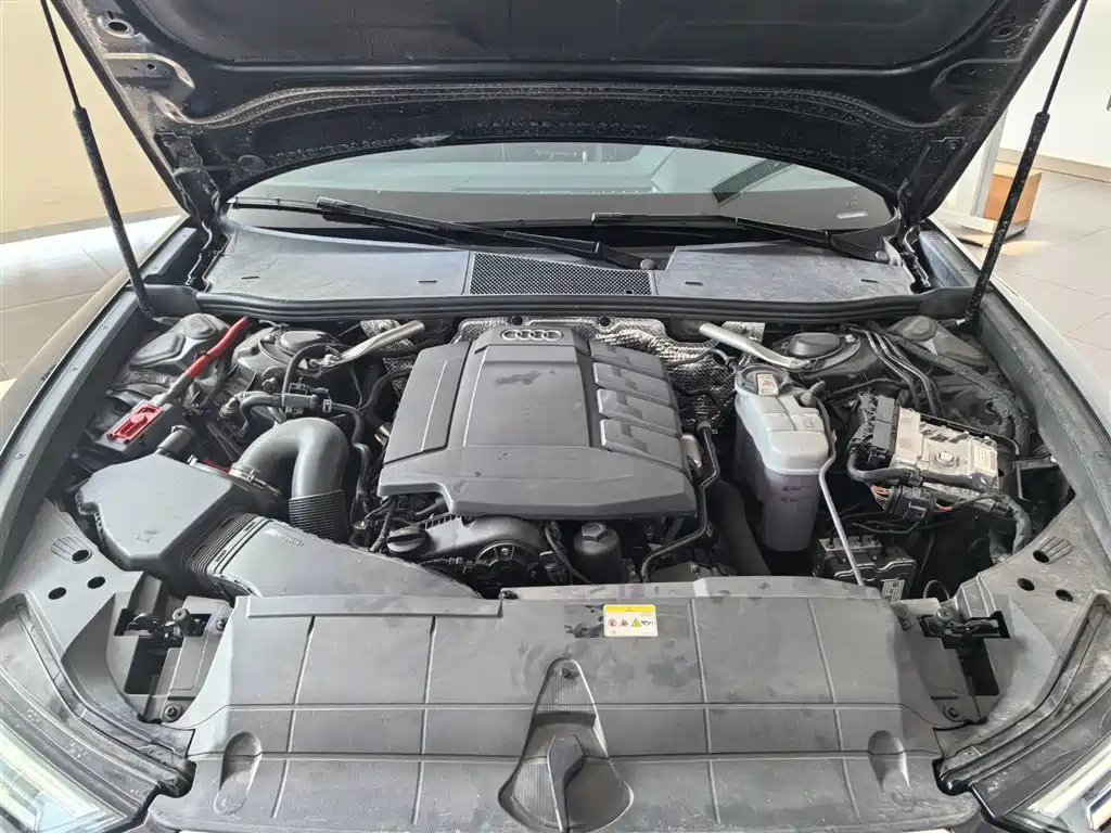 Audi A6L фото 9