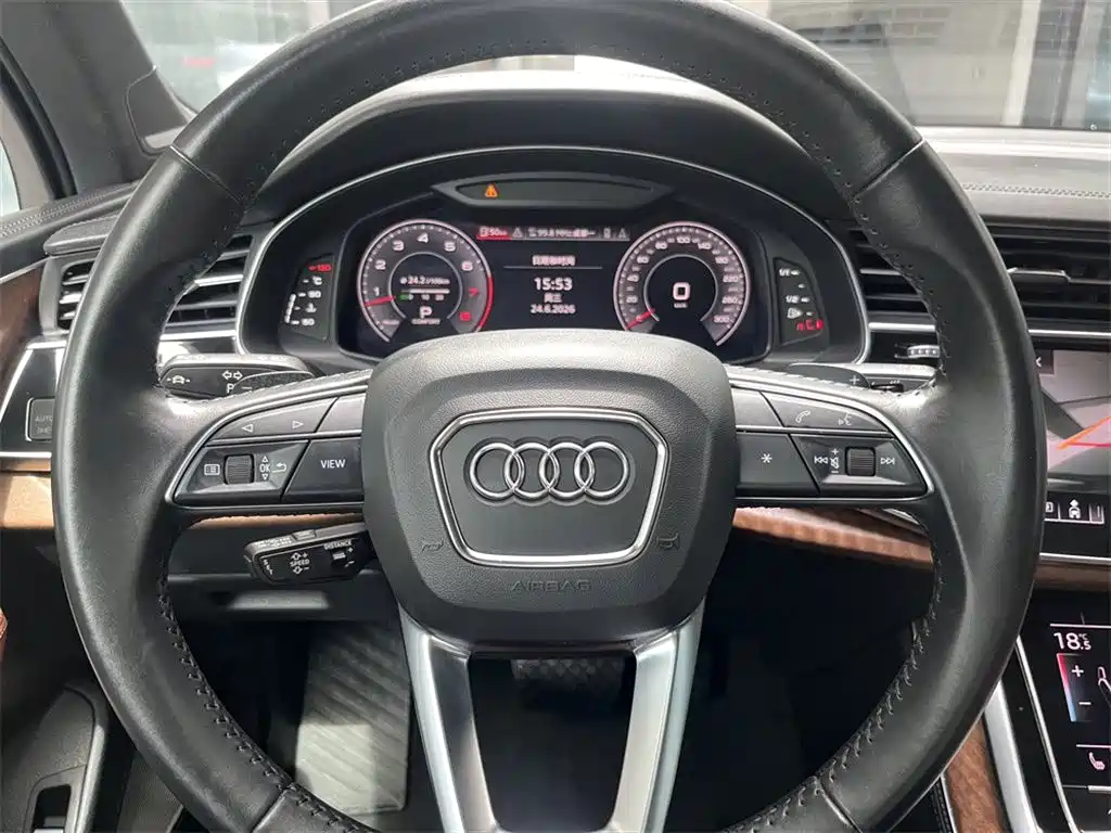 Audi Q7 фото 11