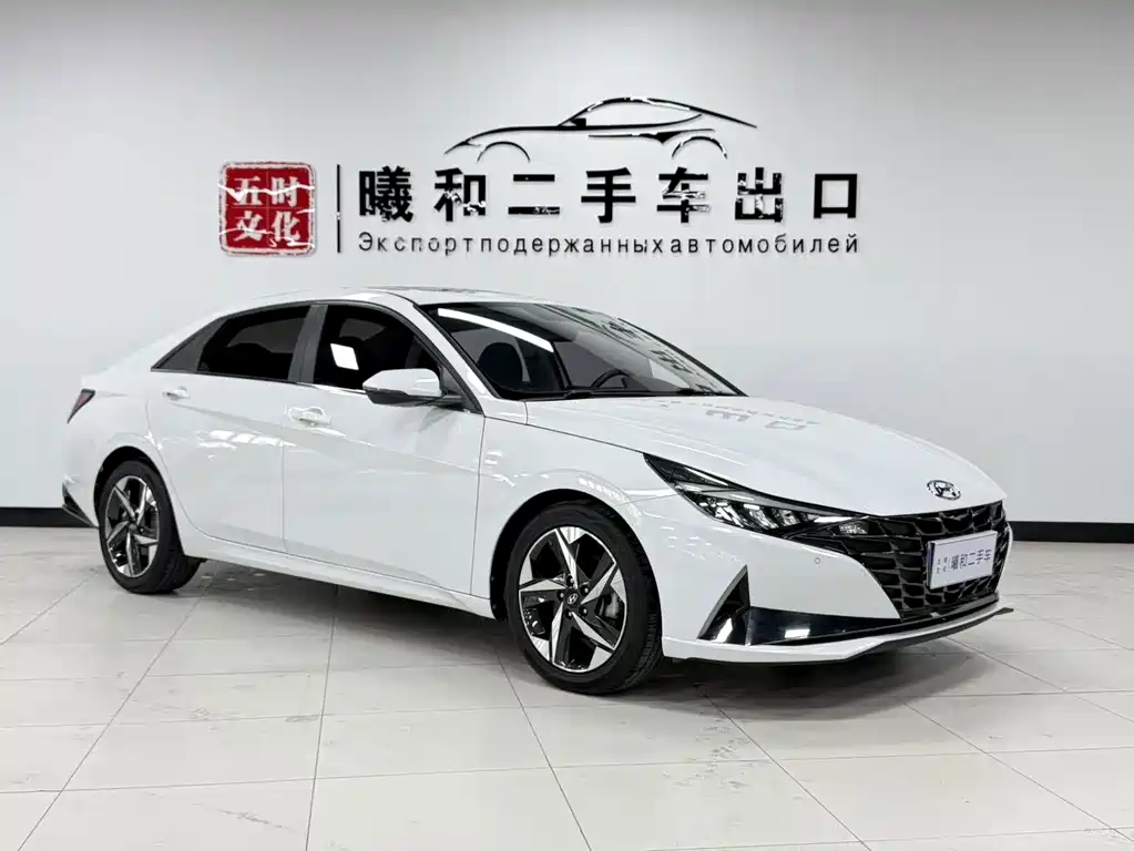 Hyundai Elantra фото 3