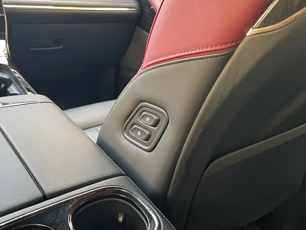 GAC Trumpchi M8 фото 10