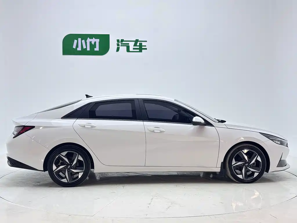 Hyundai Elantra фото 6