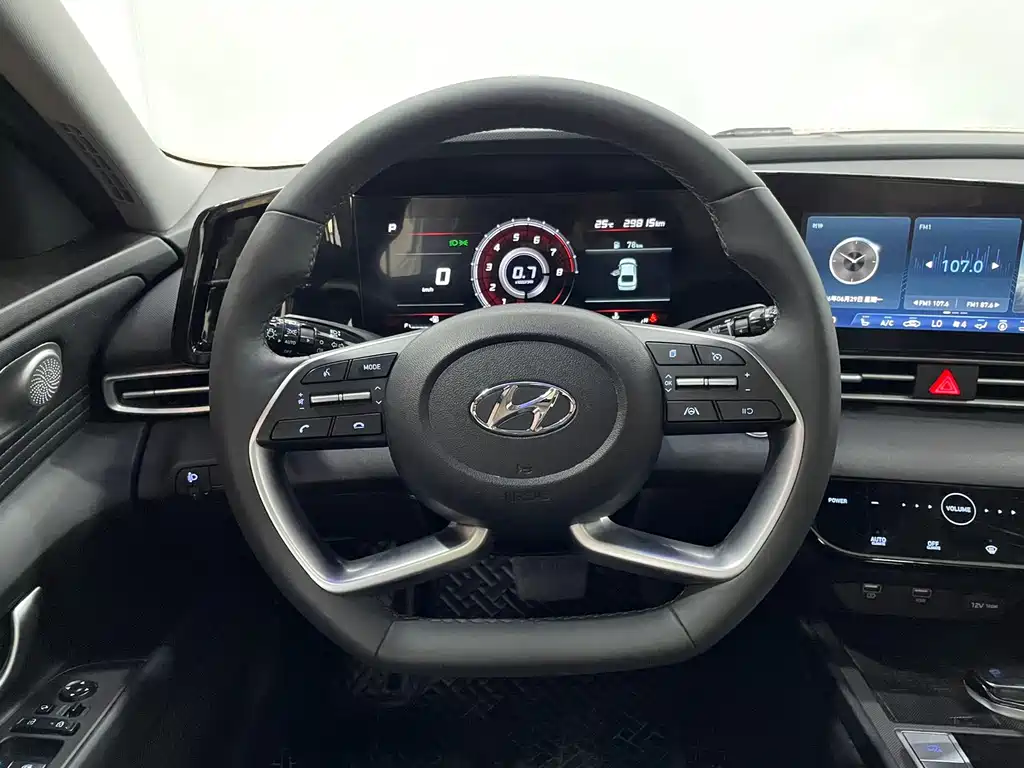 Hyundai Elantra фото 4