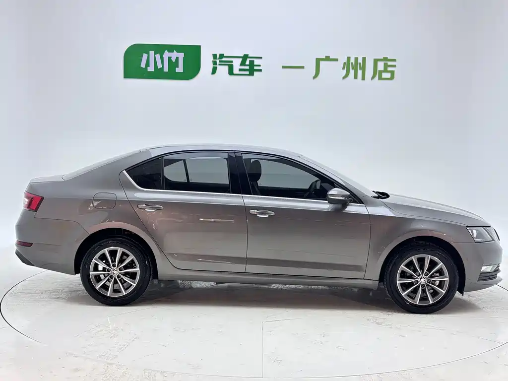 Skoda Octavia фото 7