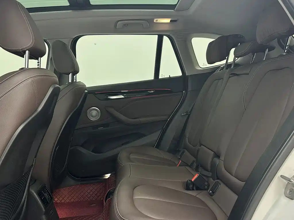 BMW X1 фото 9