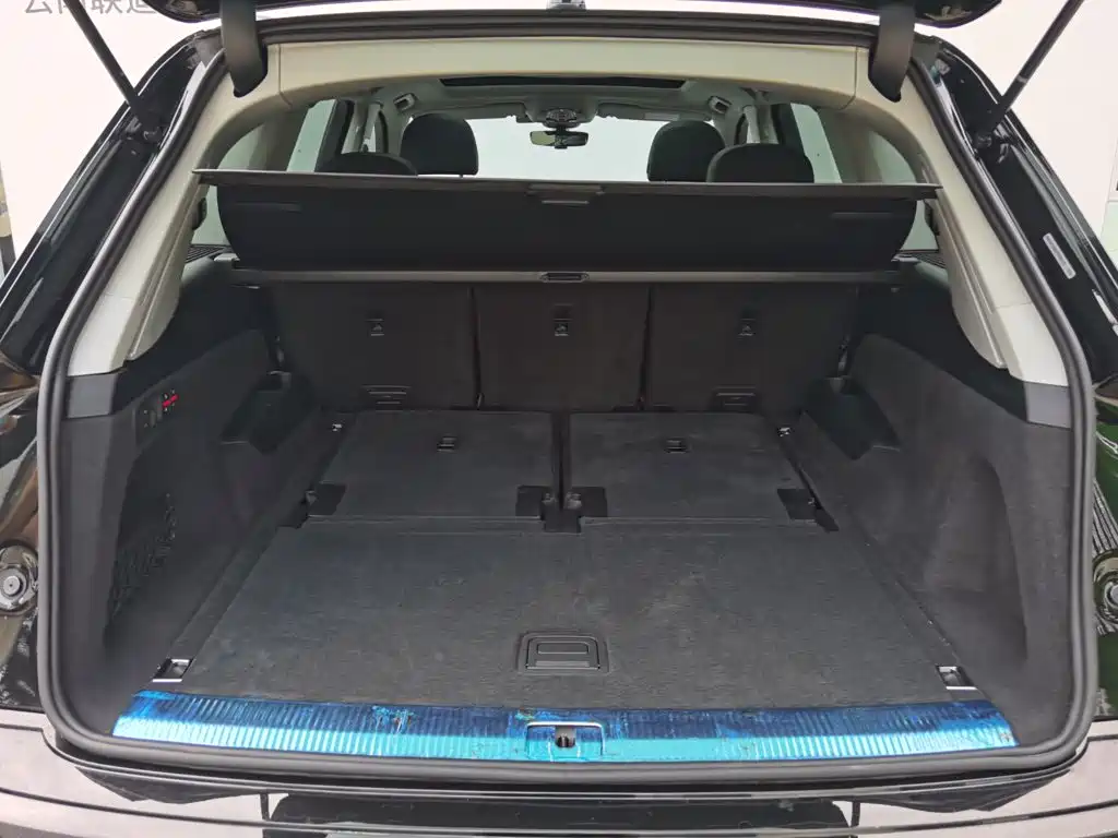 Audi Q7 фото 10