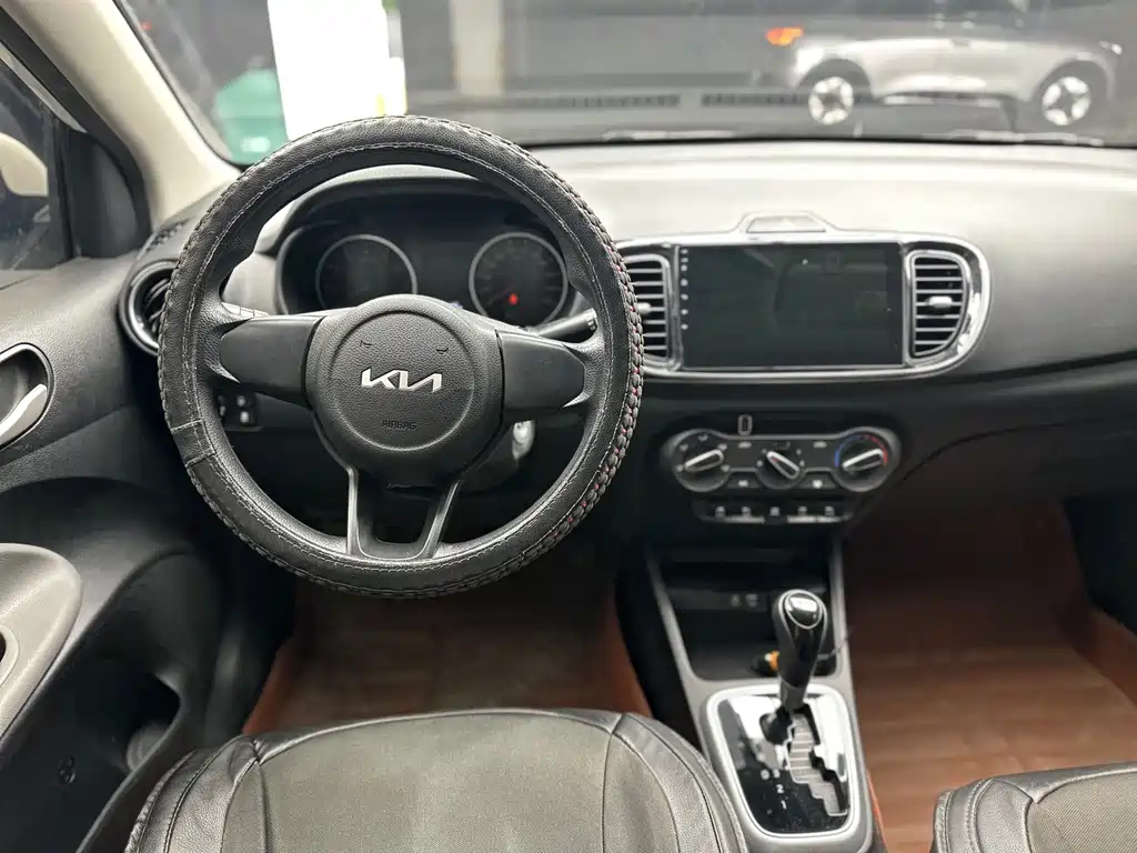 Kia Pegas фото 7
