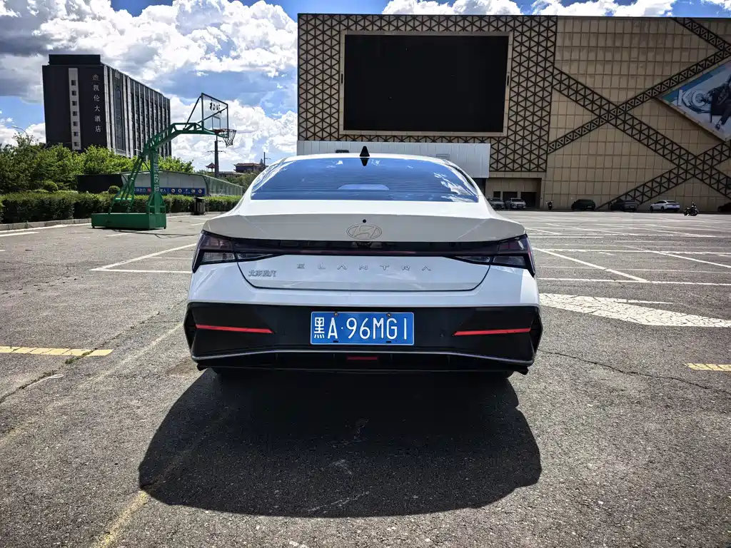 Hyundai Elantra фото 5