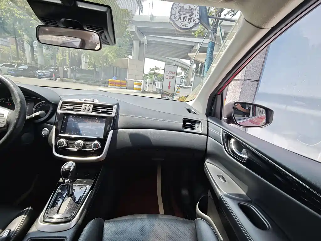 Nissan TIIDA фото 11