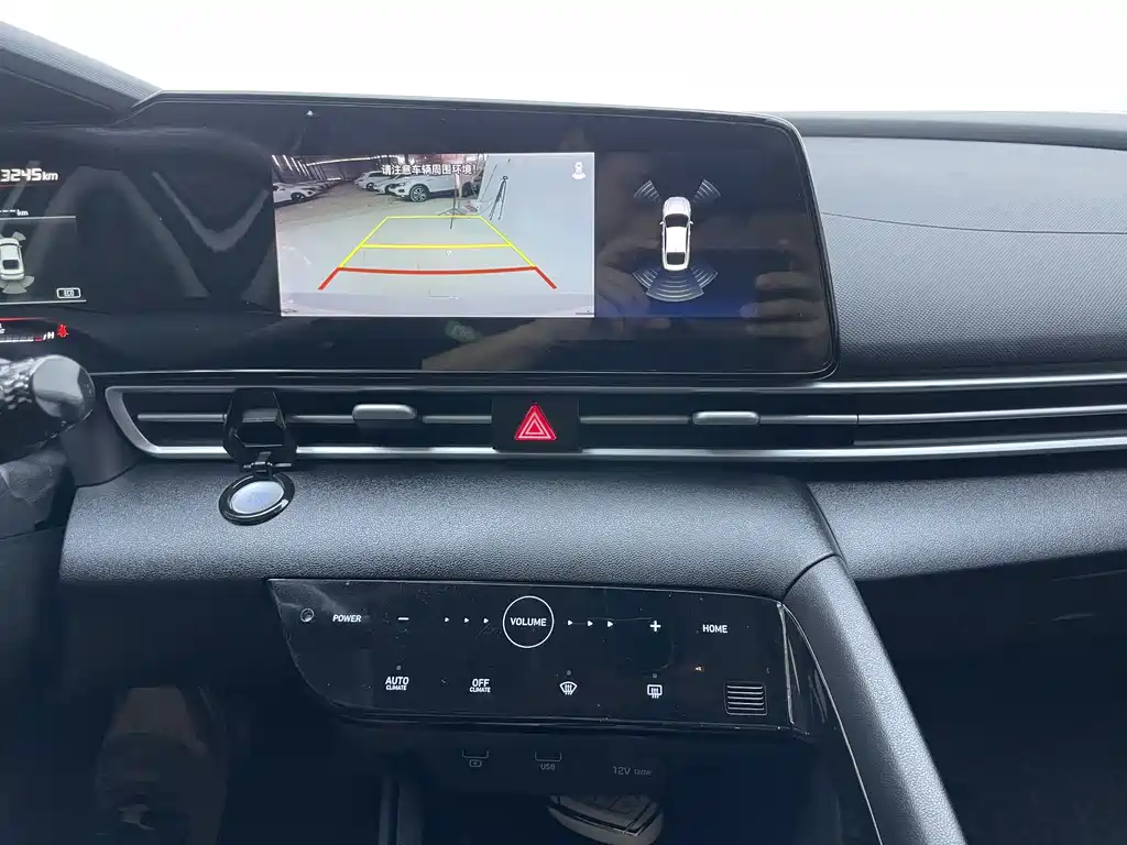 Hyundai Elantra фото 10