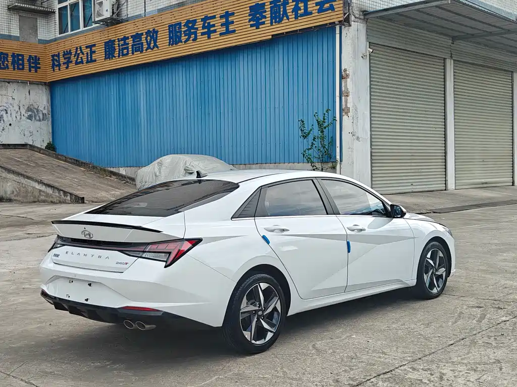 Hyundai Elantra фото 7