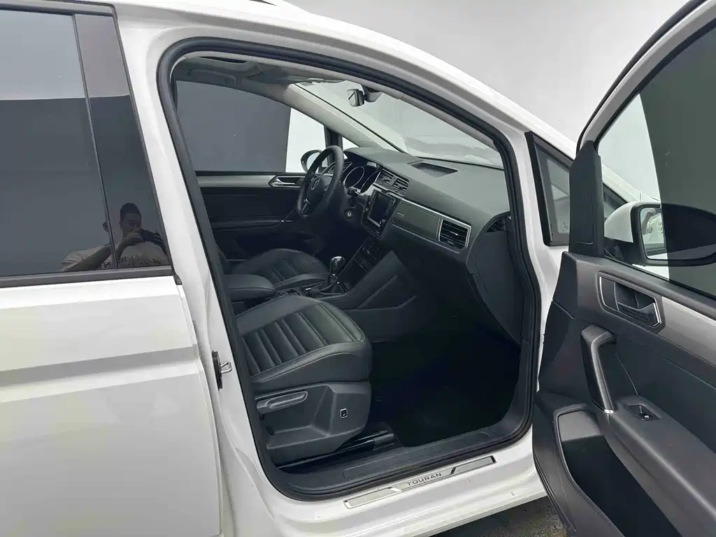 Volkswagen Touran фото 7