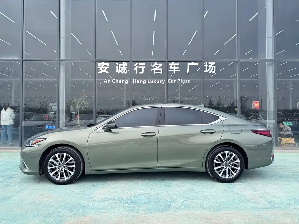 Lexus ES фото 4