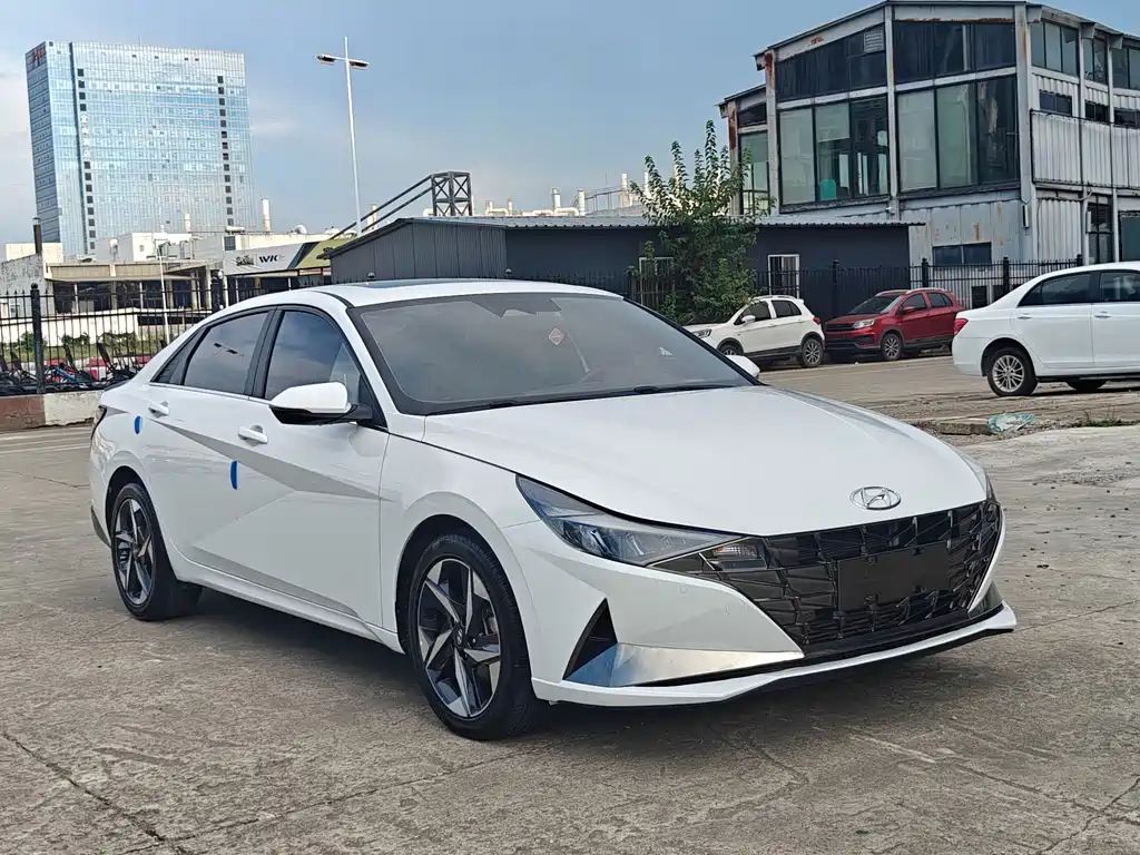 Hyundai Elantra фото 2