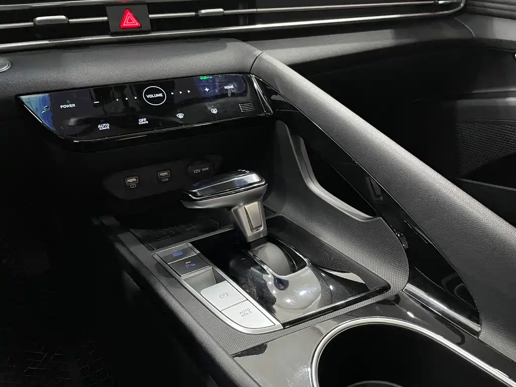 Hyundai Elantra фото 6
