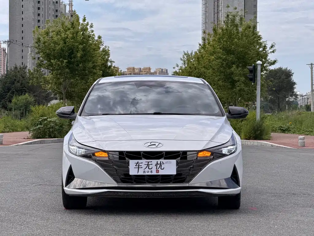 Hyundai Elantra фото 2