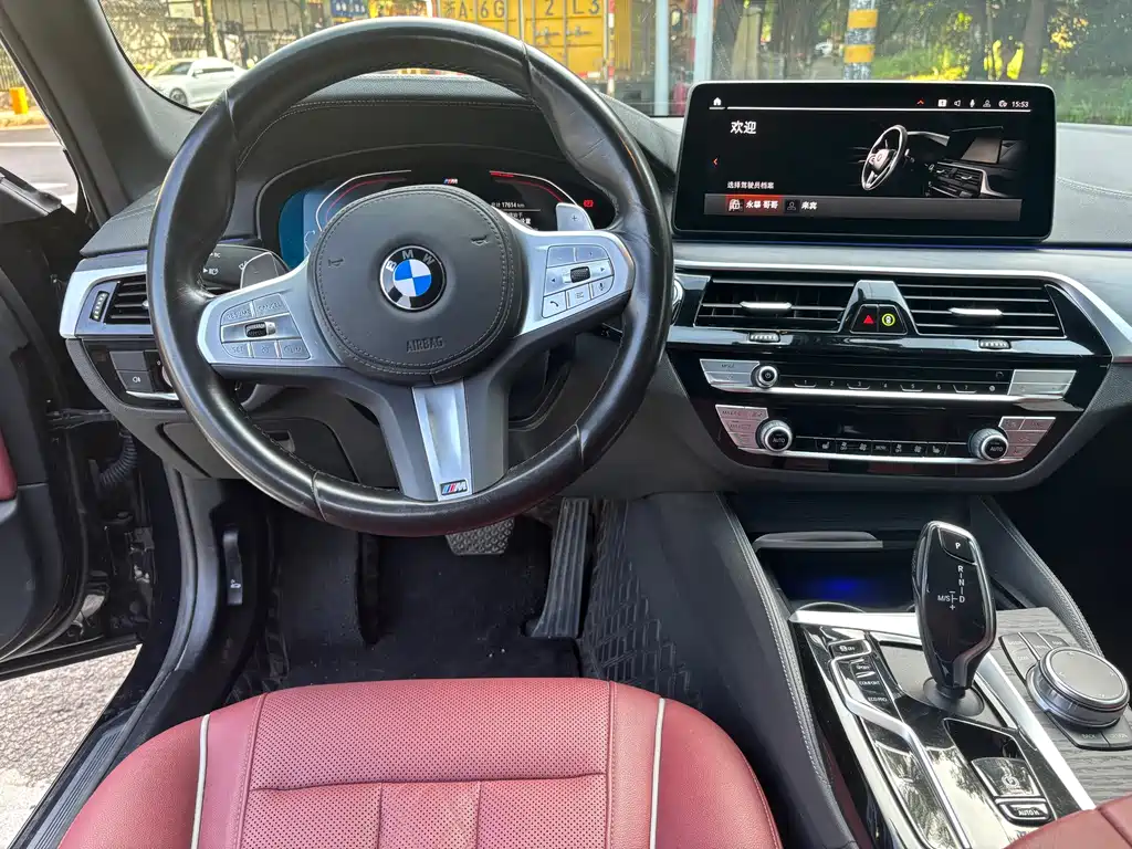 BMW 5 Series фото 10