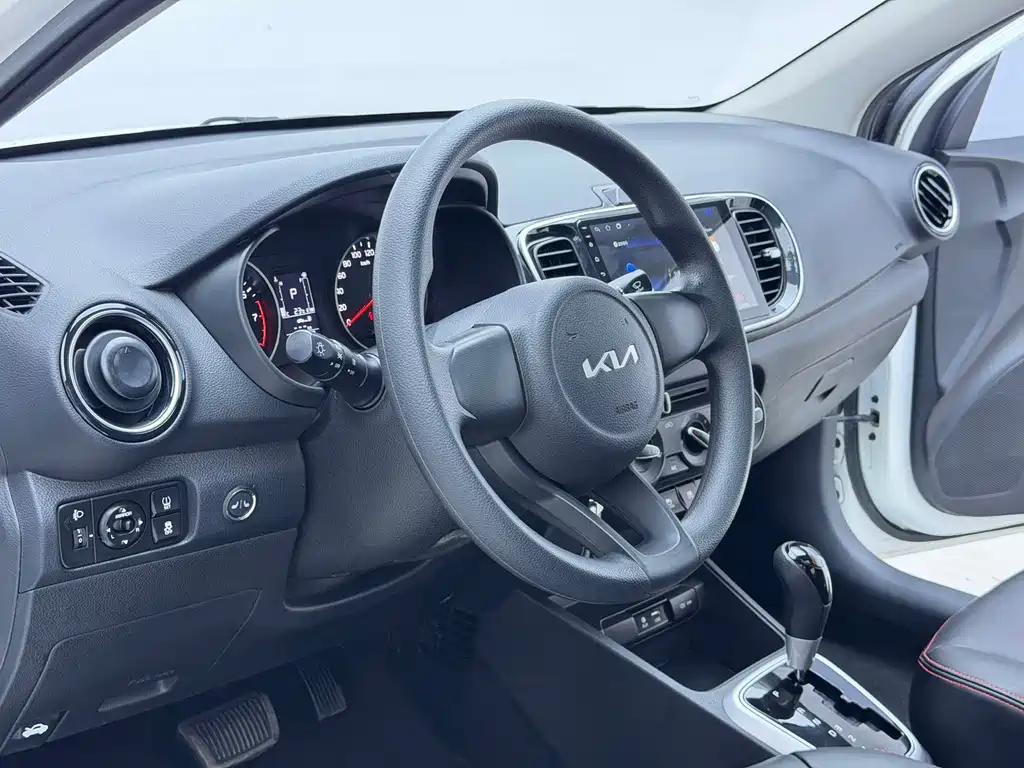 Kia Pegas фото 12