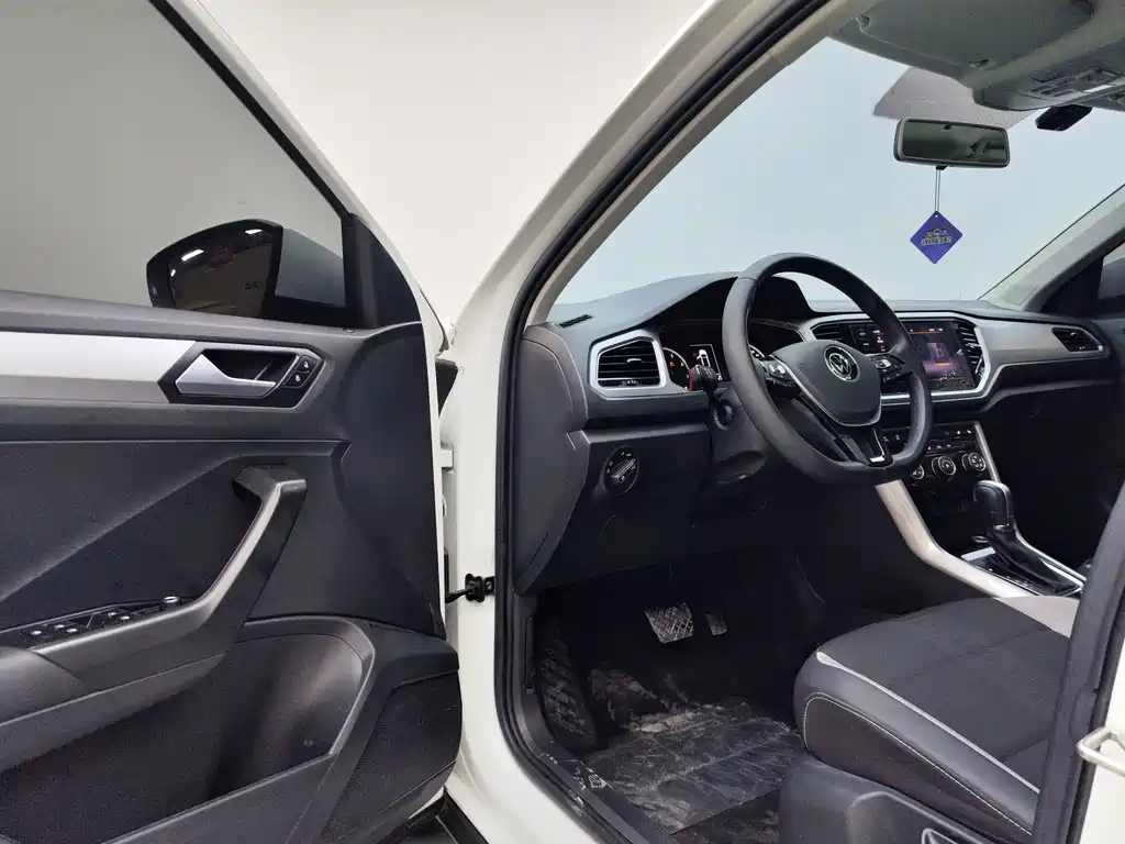 Volkswagen T-ROCTange фото 10
