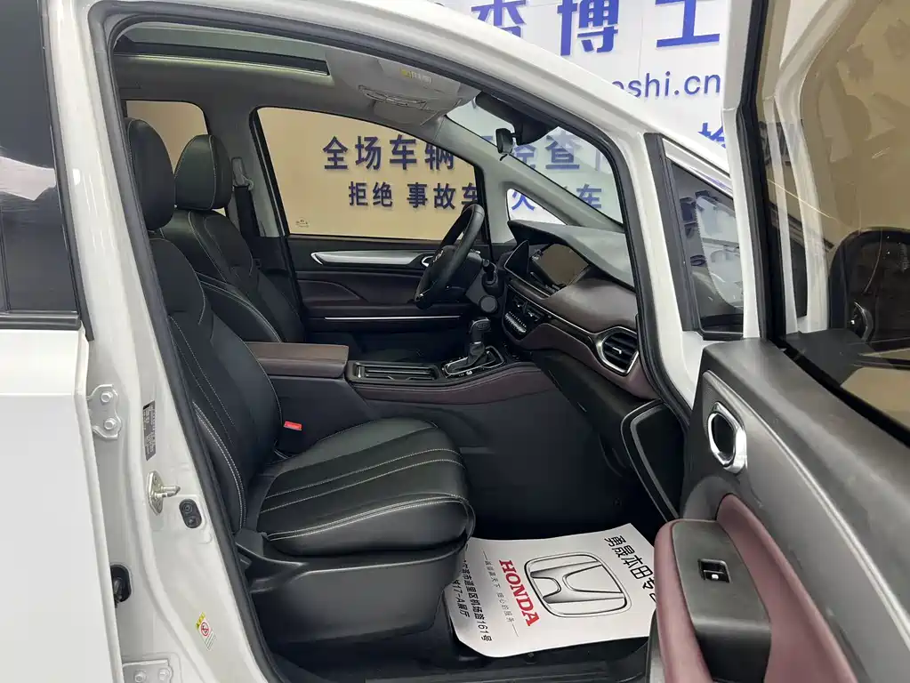 GAC Trumpchi M6 фото 9