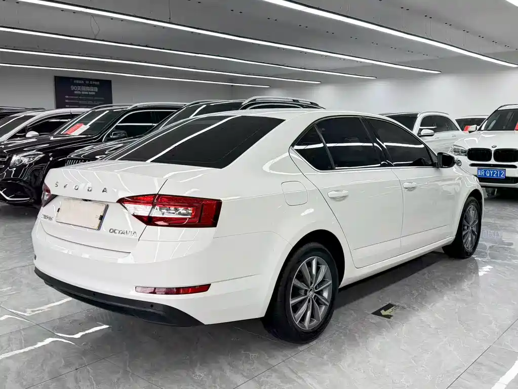 Skoda Octavia фото 4