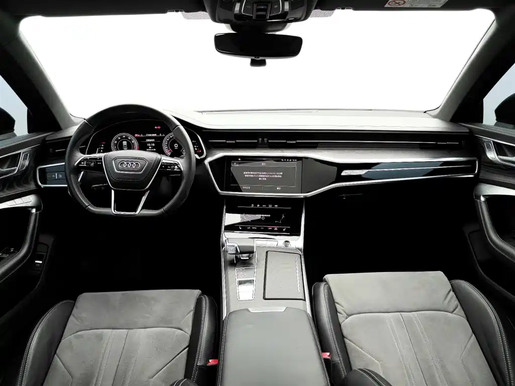 Audi A6L фото 8