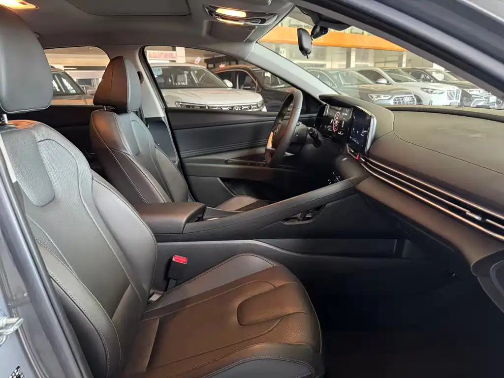 Hyundai Elantra фото 7