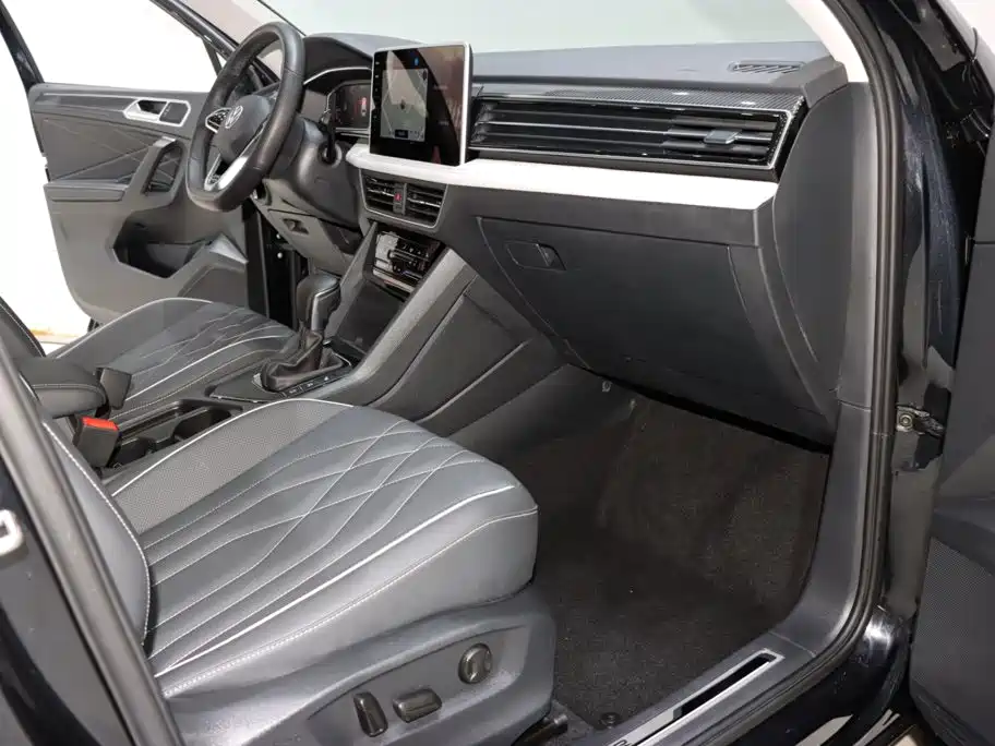Volkswagen Tiguan L фото 8