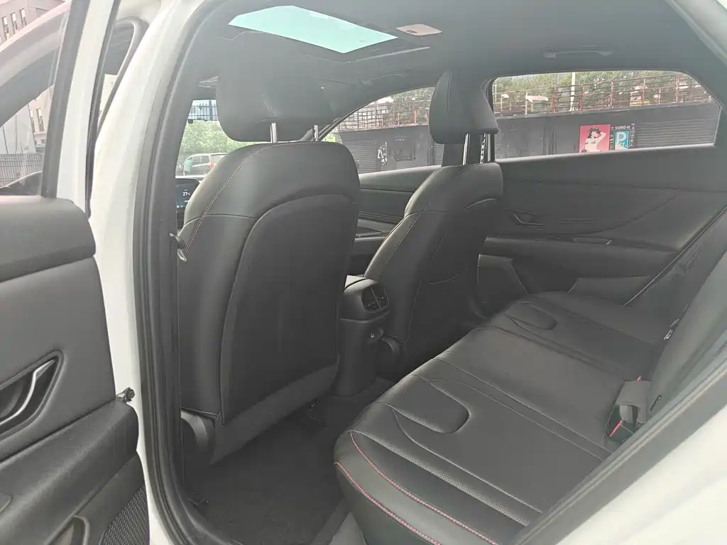 Hyundai Elantra фото 11
