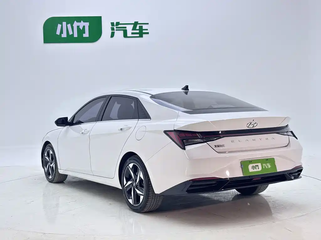 Hyundai Elantra фото 5