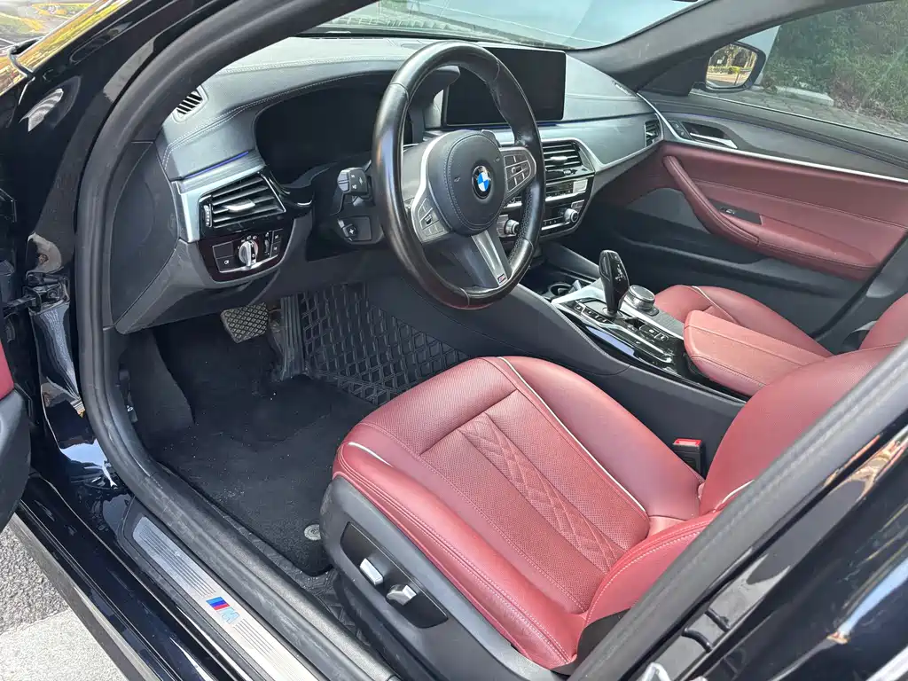 BMW 5 Series фото 6