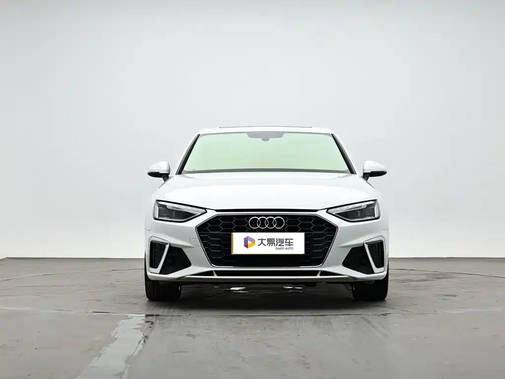 Audi A4L фото 2
