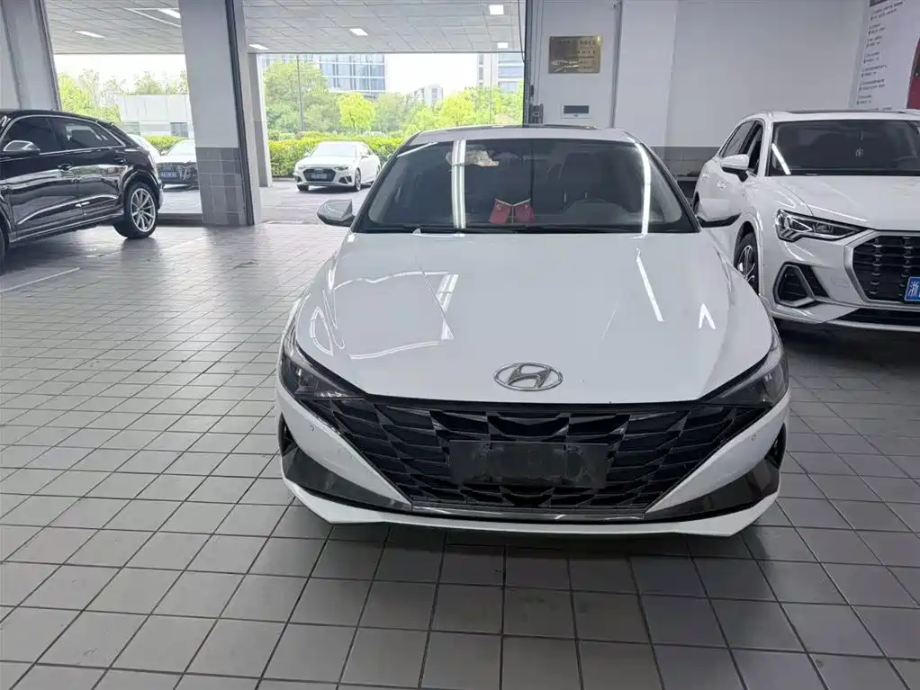 Hyundai Elantra фото 2