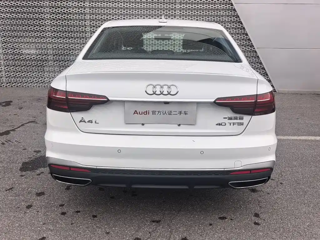 Audi A4L фото 7