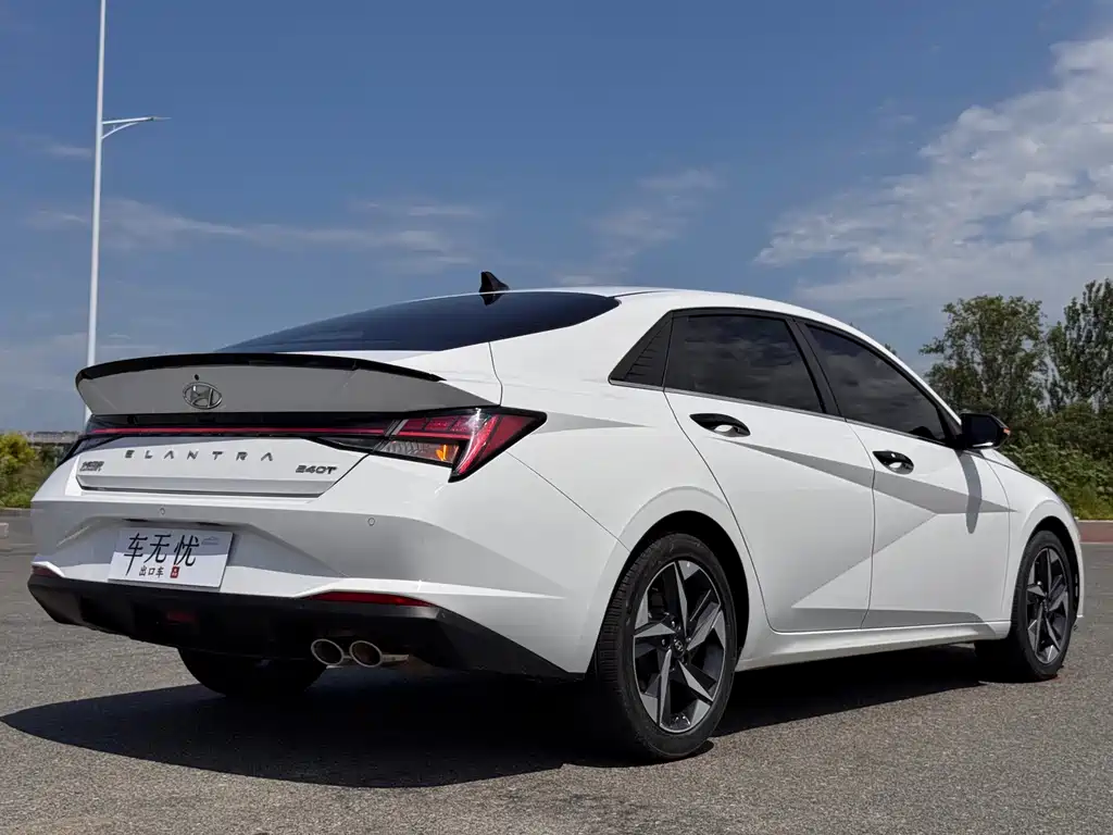 Hyundai Elantra фото 9