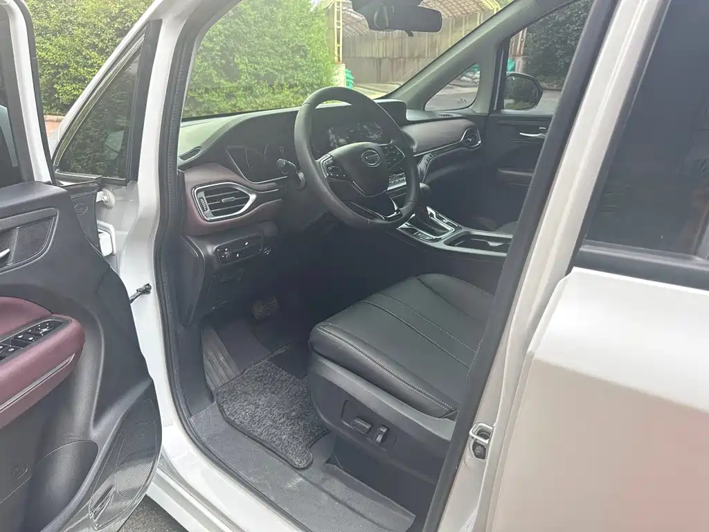 GAC Trumpchi M6 фото 4