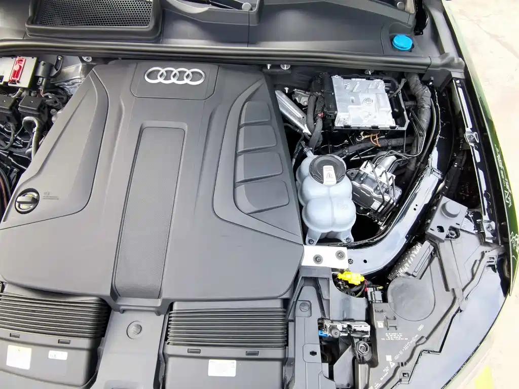 Audi Q7 фото 9