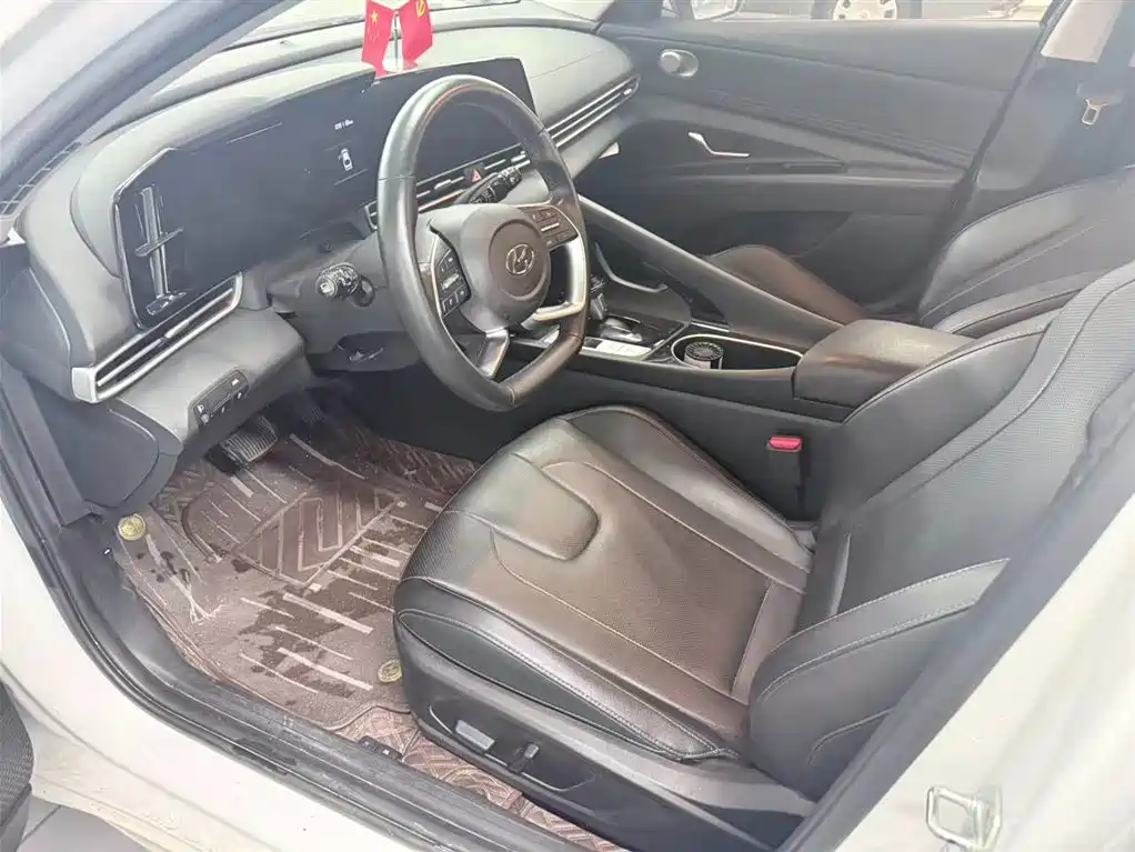 Hyundai Elantra фото 7