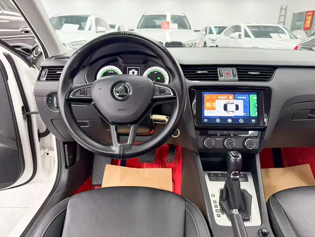 Skoda Octavia фото 10